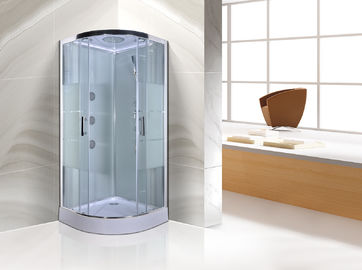 Cubicoli trasparenti della doccia del bagno del quadrante con i grandi getti di massaggio